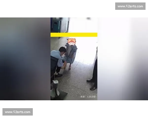萌娃连败三球怒摔球拍 教练暖心引导化解情绪风暴 萌娃连败三球怒摔球拍 教练暖心引导化解情绪风暴